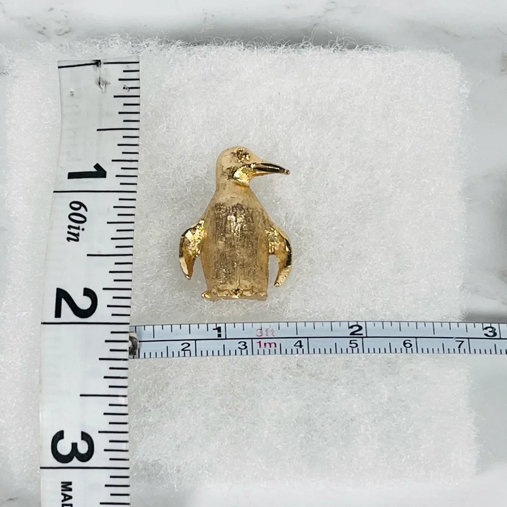 Penguin Brooch - Picture 8 of 9